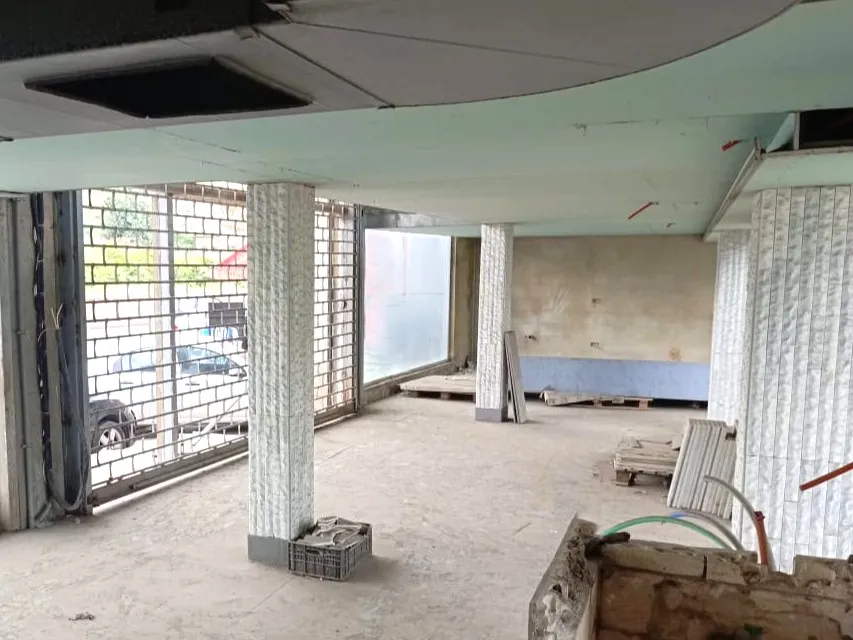 280 SQM Shop For Sale in Khalde — الصورة 2
