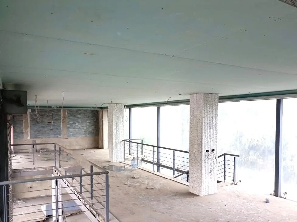 280 SQM Shop For Sale in Khalde — الصورة 3