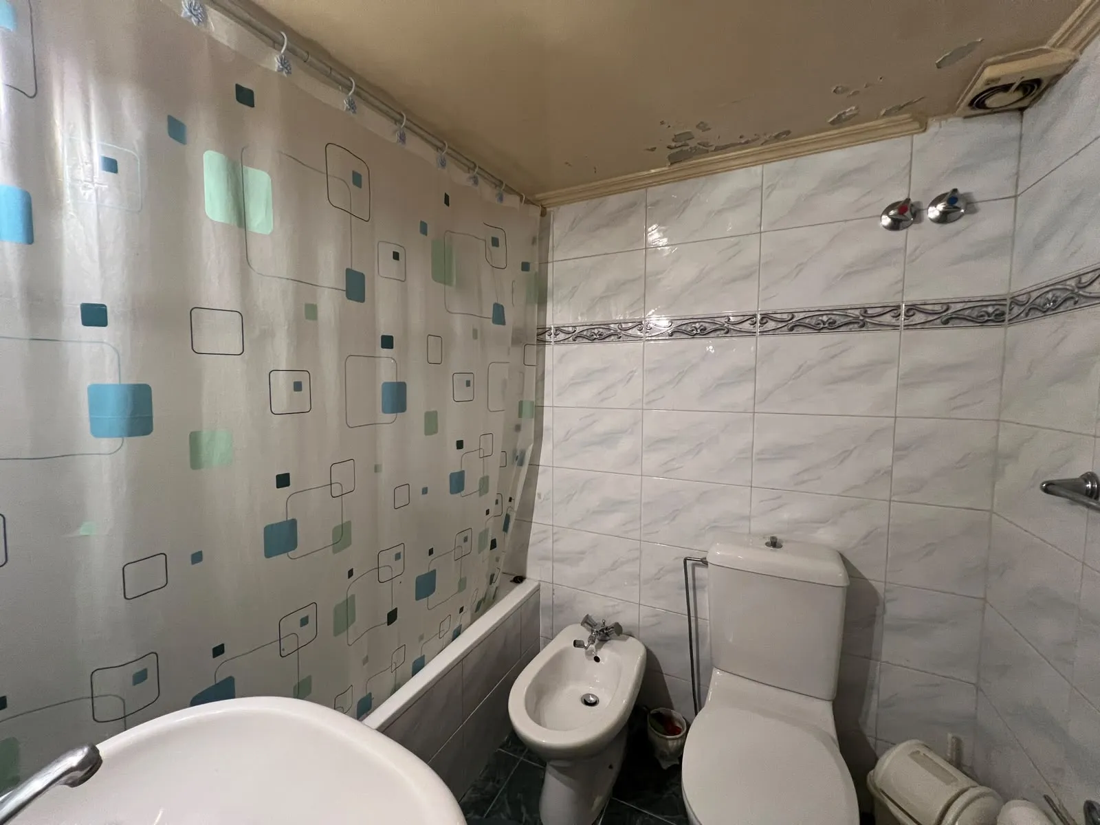 3-Bedroom Unfurnished Apartment For Sale in Hadath, Baabda — photo 10