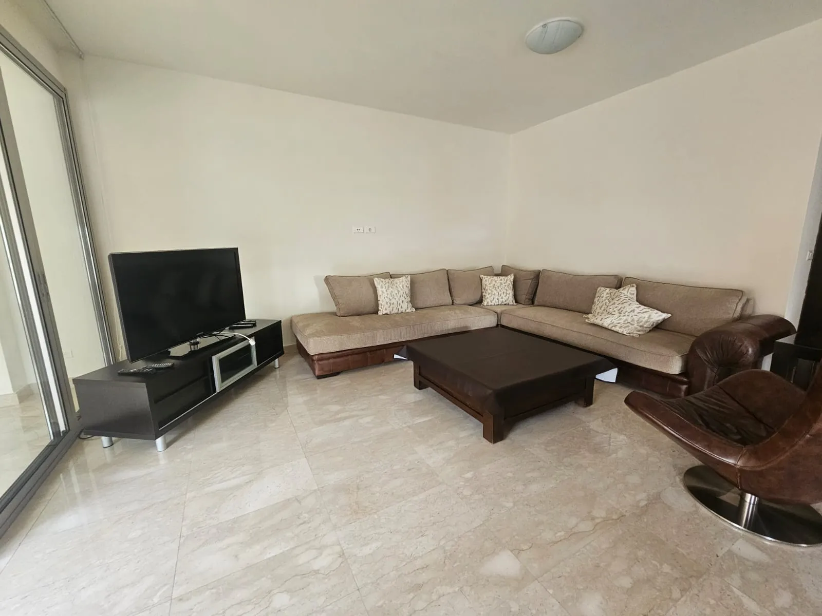 In Strategical Area A Furnished Apartment For Rent in Achrafieh — photo 2