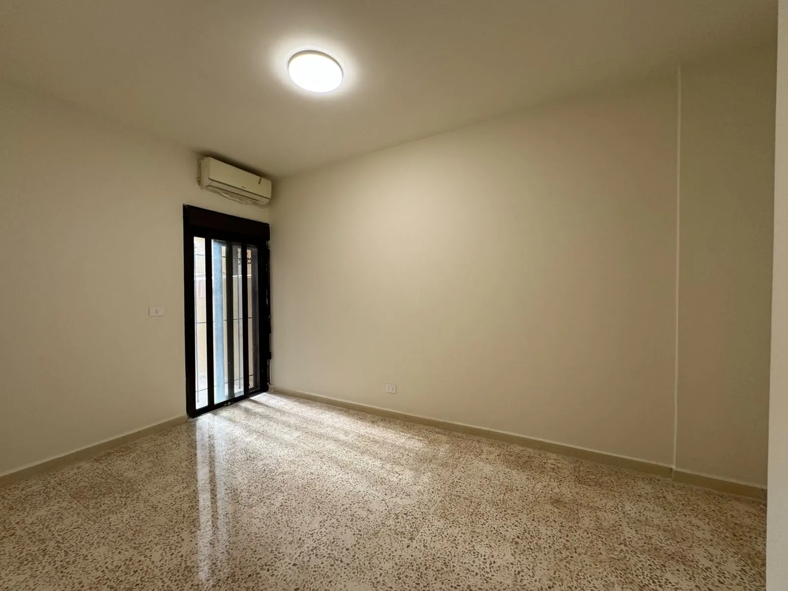 Unfurnished Apartment With Garden & Terrace For Rent in Mansourieh — الصورة 7