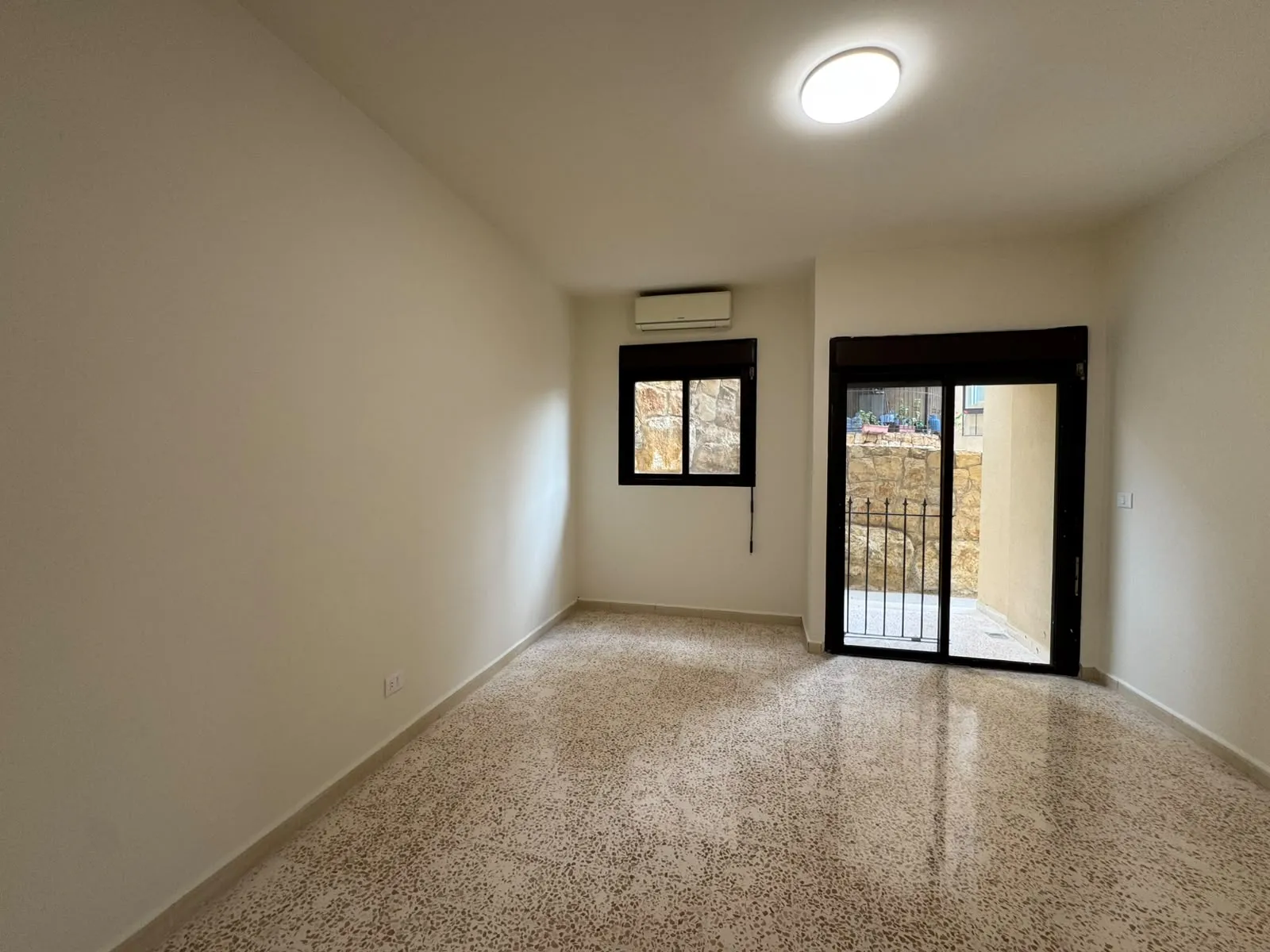 Unfurnished Apartment With Garden & Terrace For Rent in Mansourieh — الصورة 8