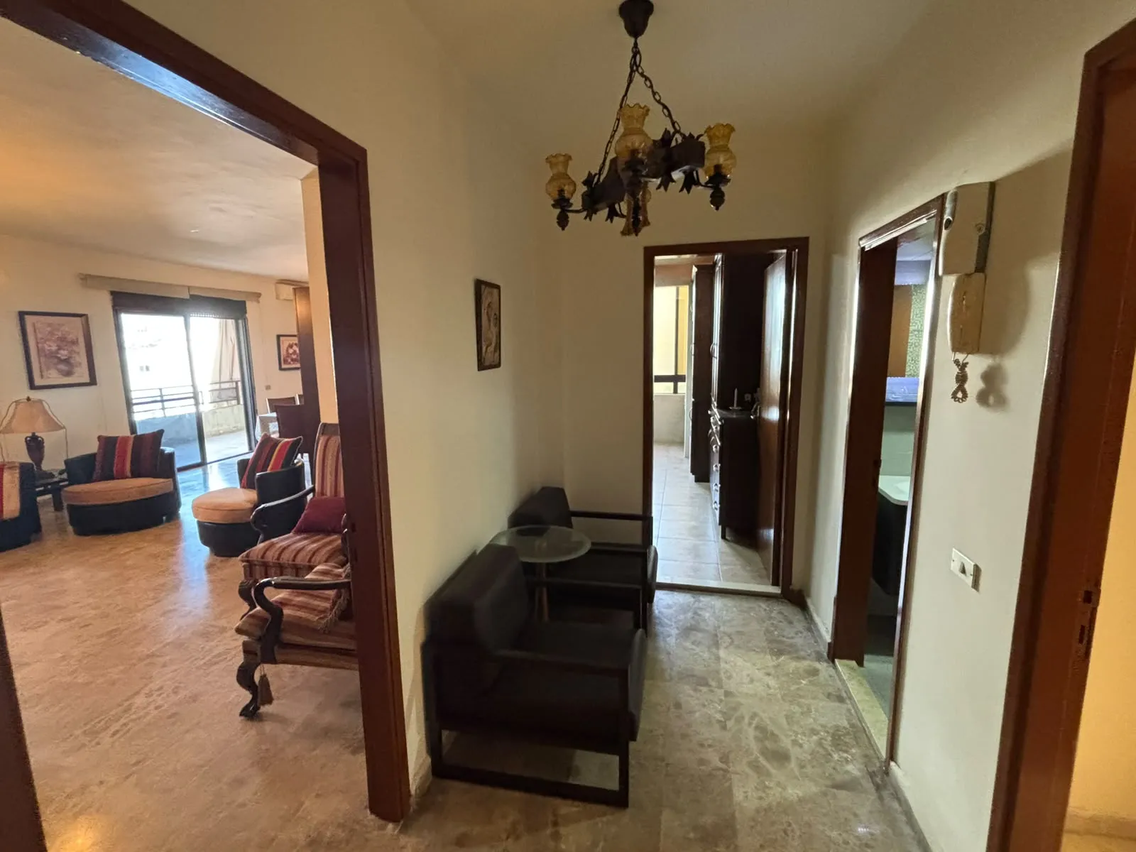 Semi-Furnished Apartment For Rent in Mtayleb — الصورة 5