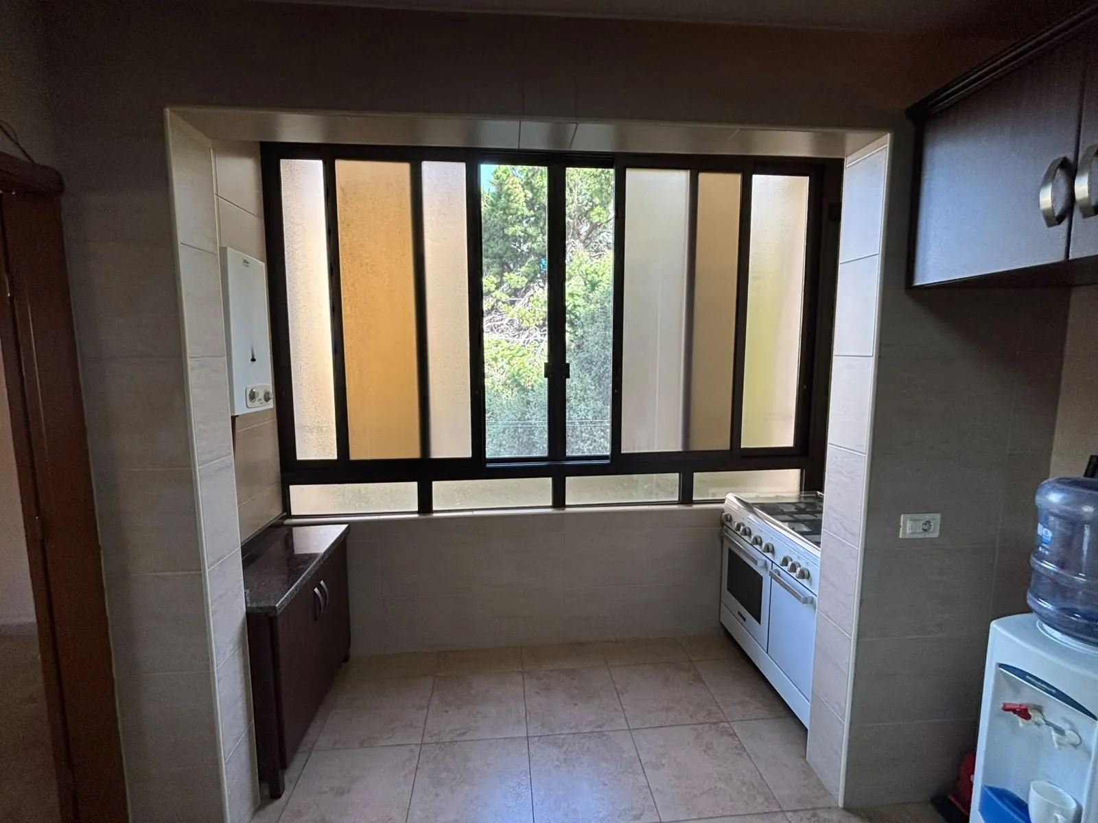 Semi-Furnished Apartment For Rent in Mtayleb — الصورة 7