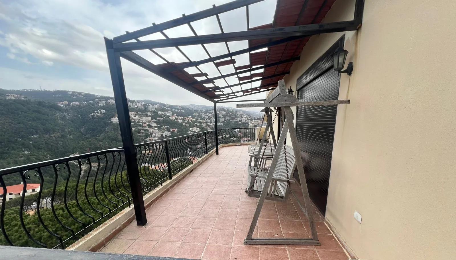 Catchy Price! Roof Apartment with Terrace For Sale in Baabdat — photo 2