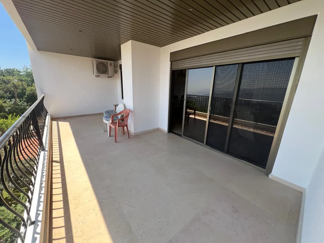 Furnished Apartment with Mountain View For Sale in Dahr El Sawan — الصورة 4