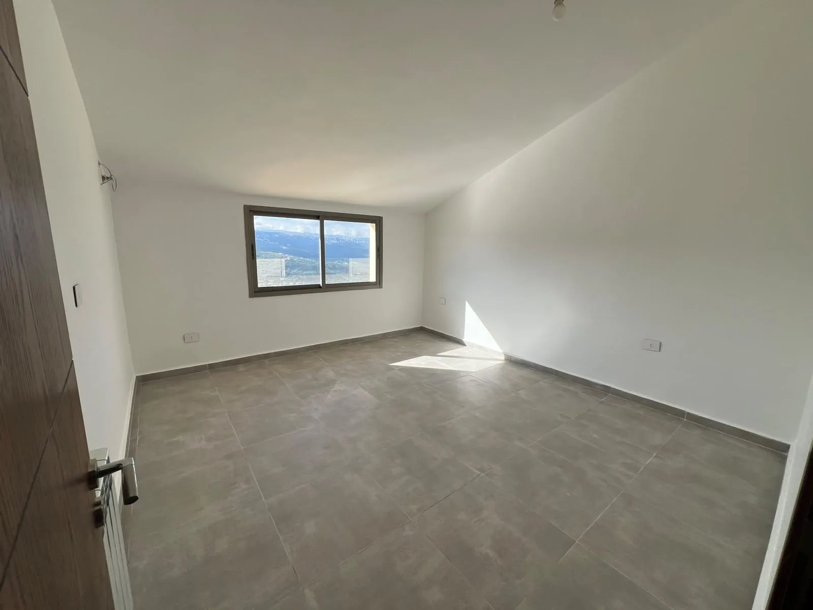 Brand New Roof Apartment with Terrace & Mountain View For Sale in Baabdat — الصورة 5