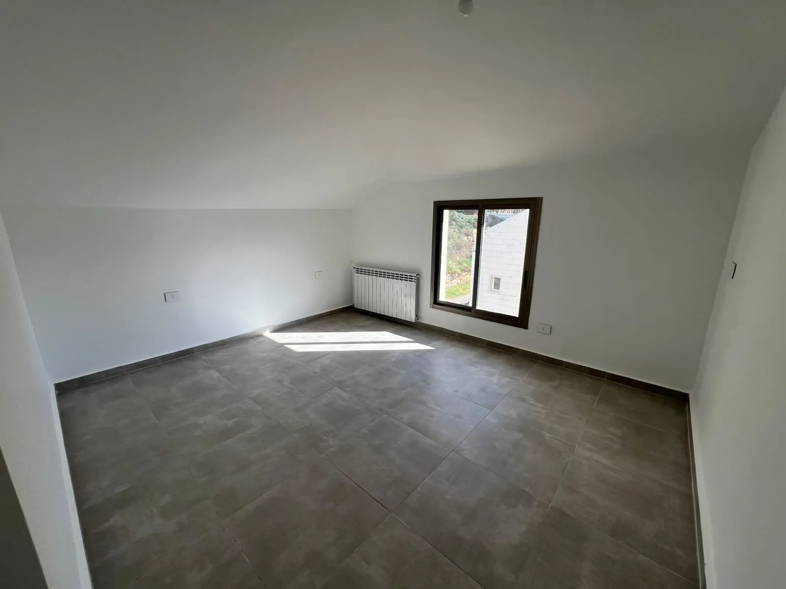 Brand New Roof Apartment with Terrace & Mountain View For Sale in Baabdat — الصورة 7