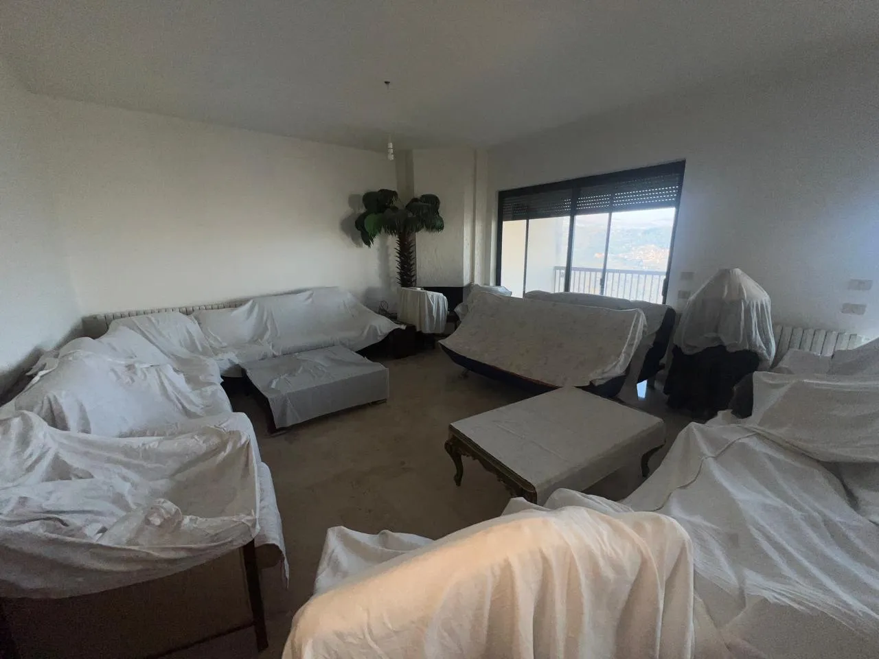 Unfurnished Apartment with Unblockable View For Sale in Baabdat — الصورة 4