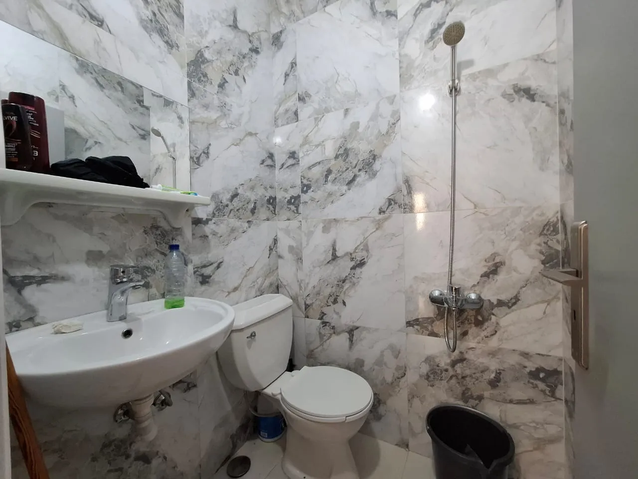 Renovated 1-Bedroom Apartment in Prime Location For Sale in Jounieh — الصورة 4