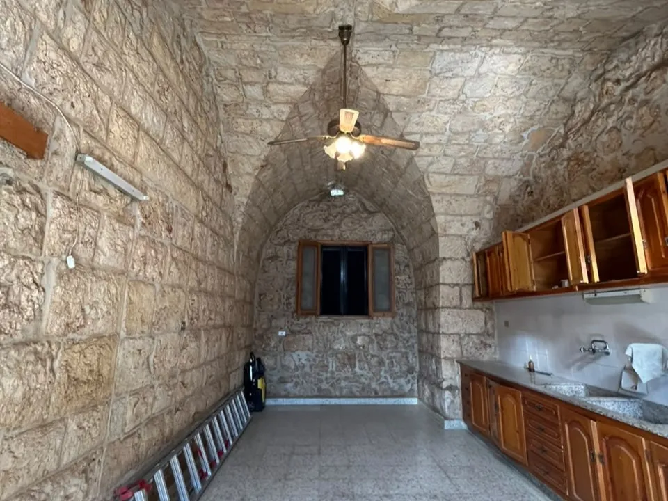 Traditional Stone House with Land For Sale in Koura — الصورة 10