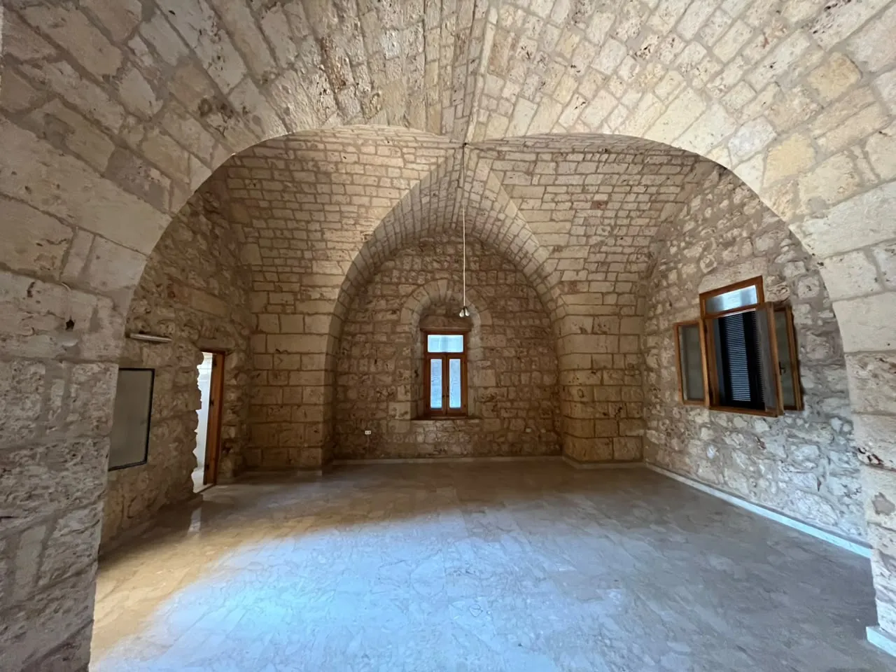 Traditional Stone House with Land For Sale in Koura — الصورة 5