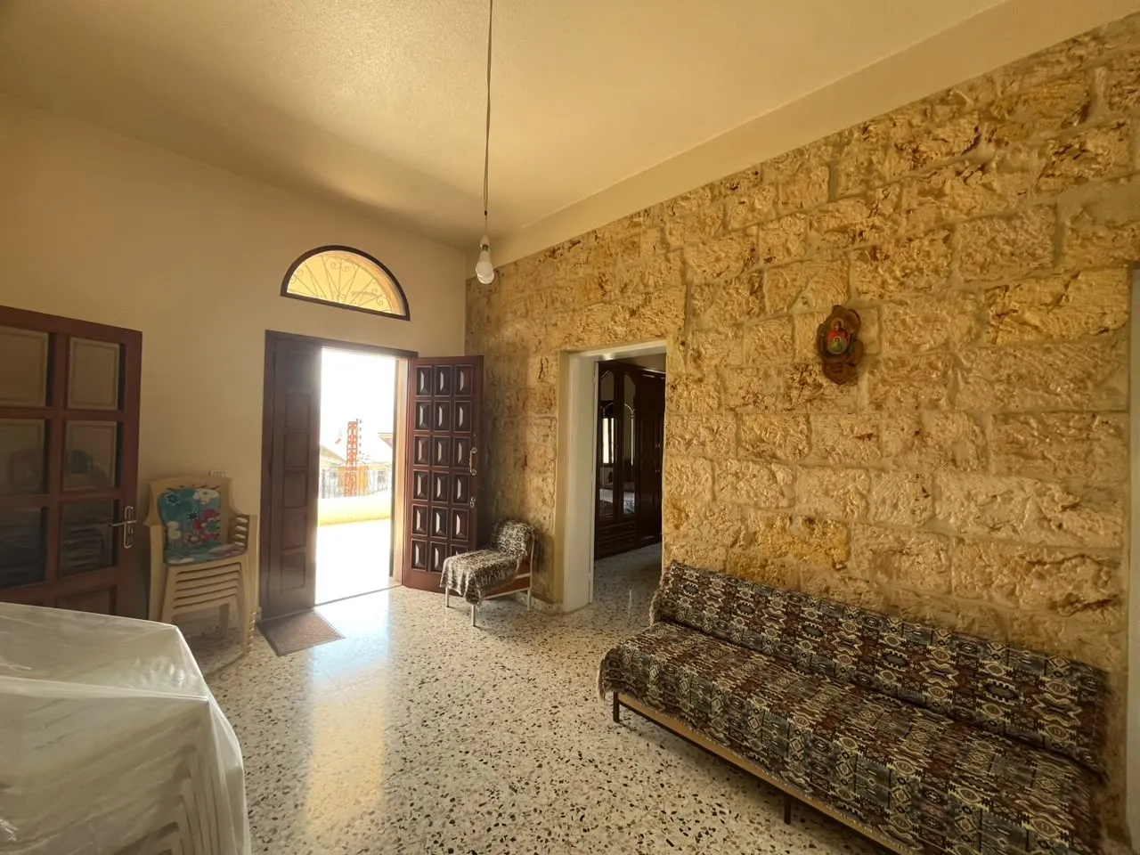 Traditional Stone House with Land For Sale in Koura — الصورة 8