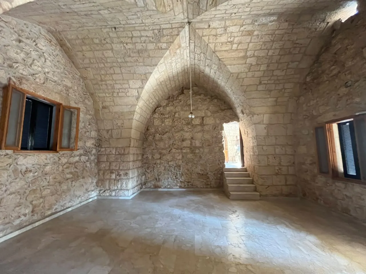 Traditional Stone House with Land For Sale in Koura — الصورة 9
