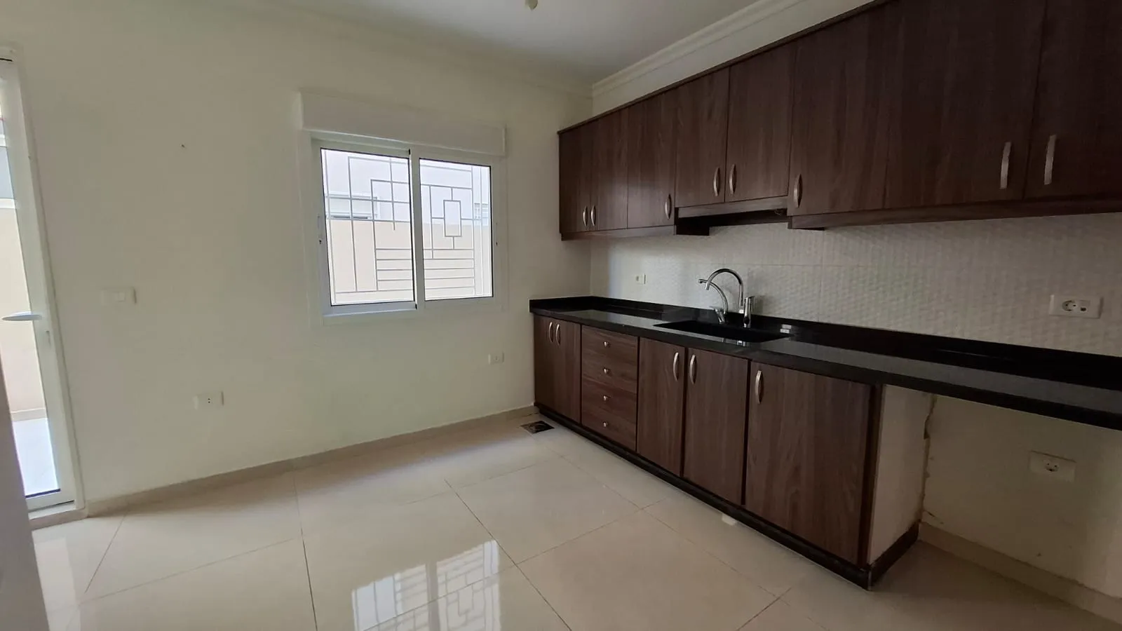 Super Deluxe 2-Bedroom Apartment For Sale in Mehrine, Jbeil Near LAU — الصورة 2