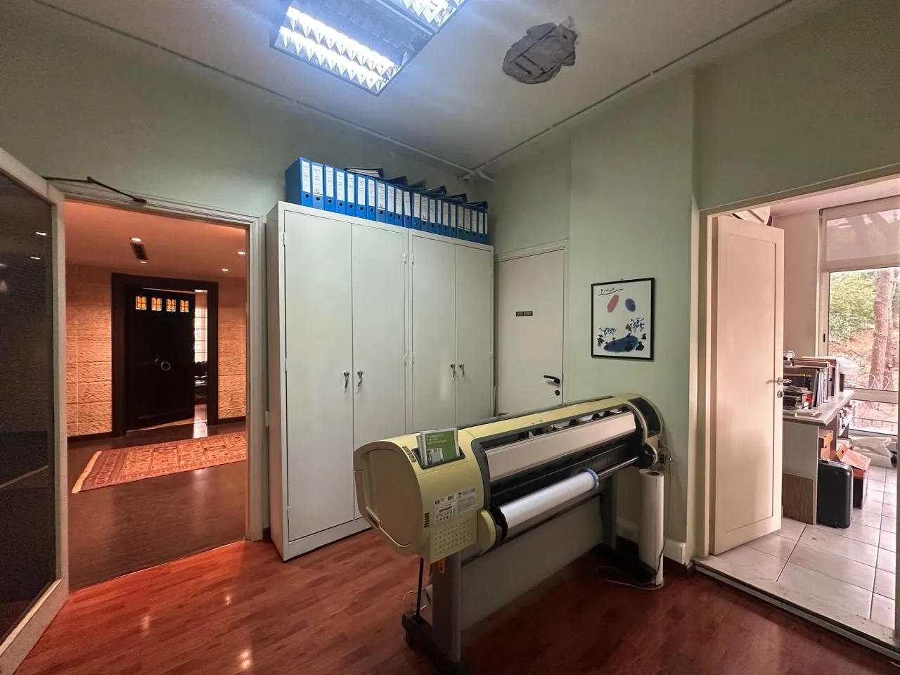 300 SQM Decorated Office For Rent in Horch Tabet — الصورة 4