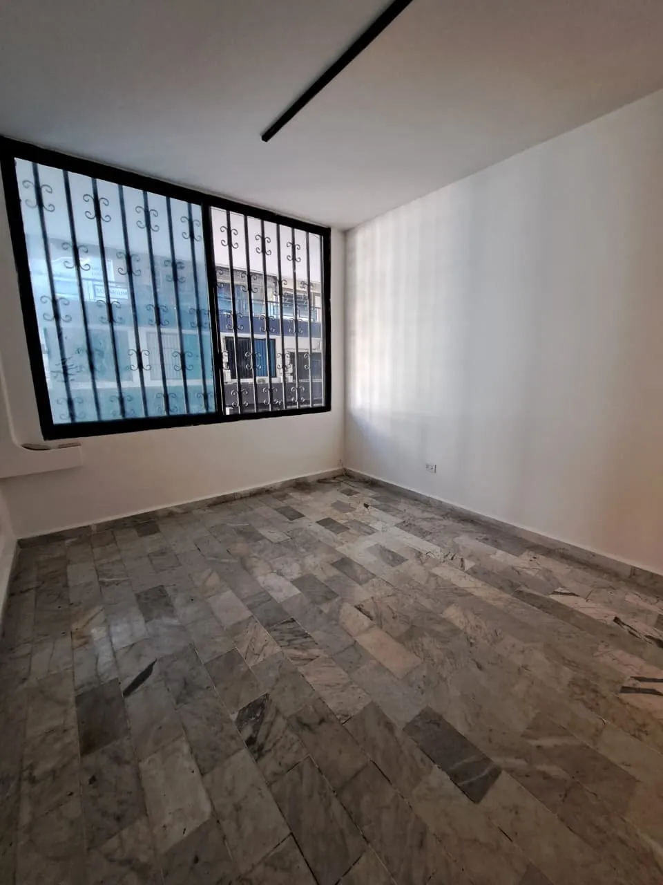 85 SQM Shop for Rent – Zalka — الصورة 2