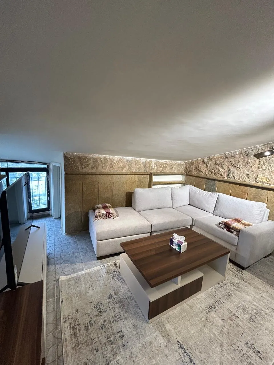 140 SQM Chalet for Rent – Kfardebian — الصورة 3