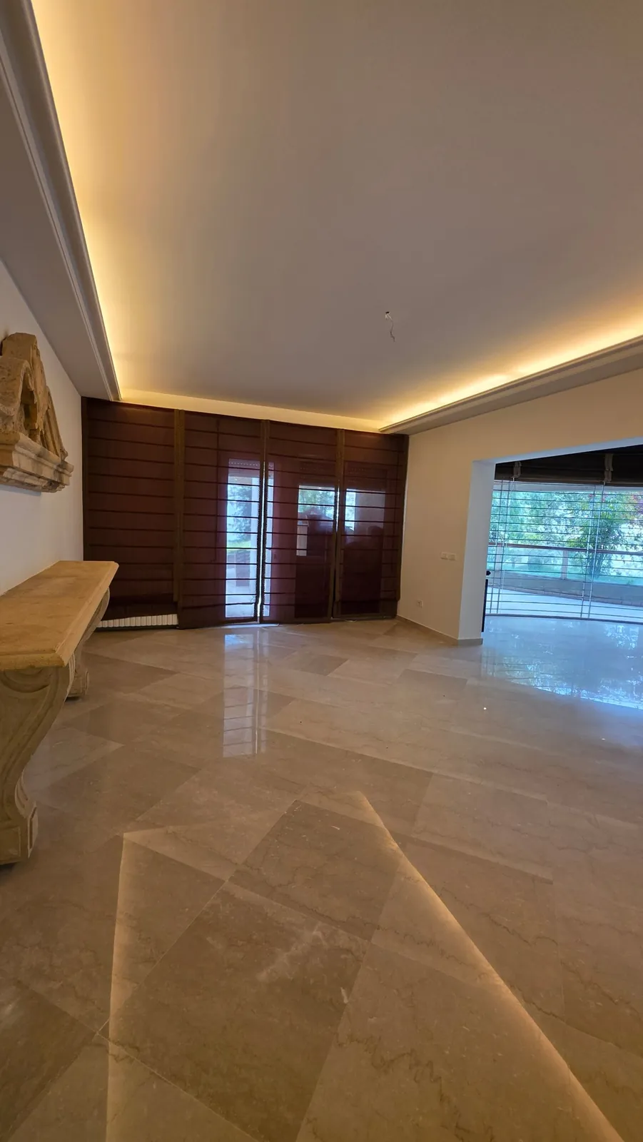 520 SQM SQM & 250 SQM Garden – Apartment for Sale – Bayada / Cornet Chahwan — photo 2