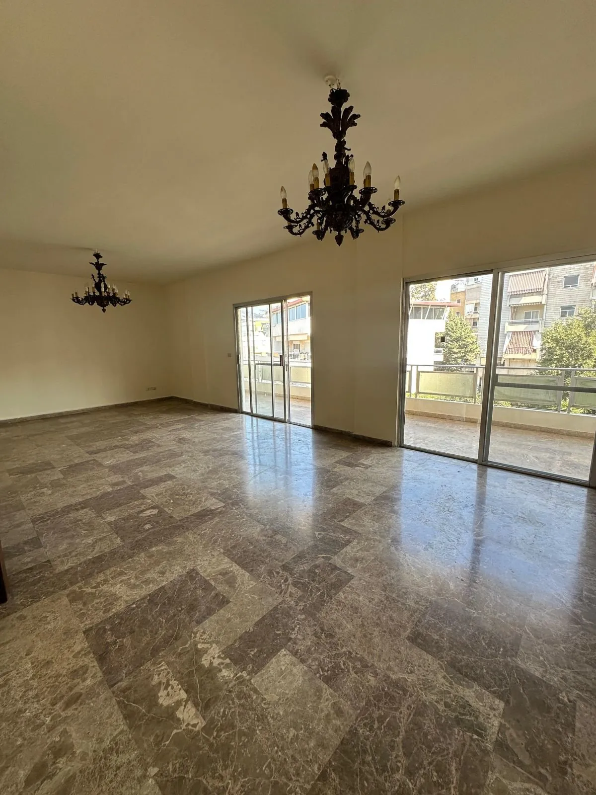 200 SQM Apartment for Sale – Mazraat Yachouh