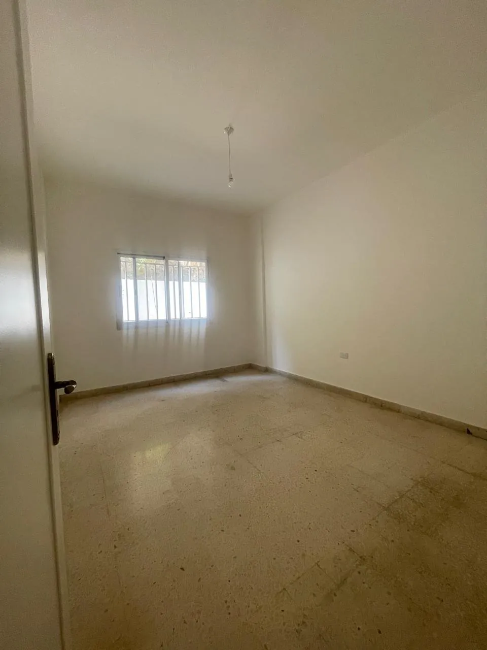 150 SQM & 50 SQM Terrace – Apartment for Rent – Mansourieh — الصورة 3