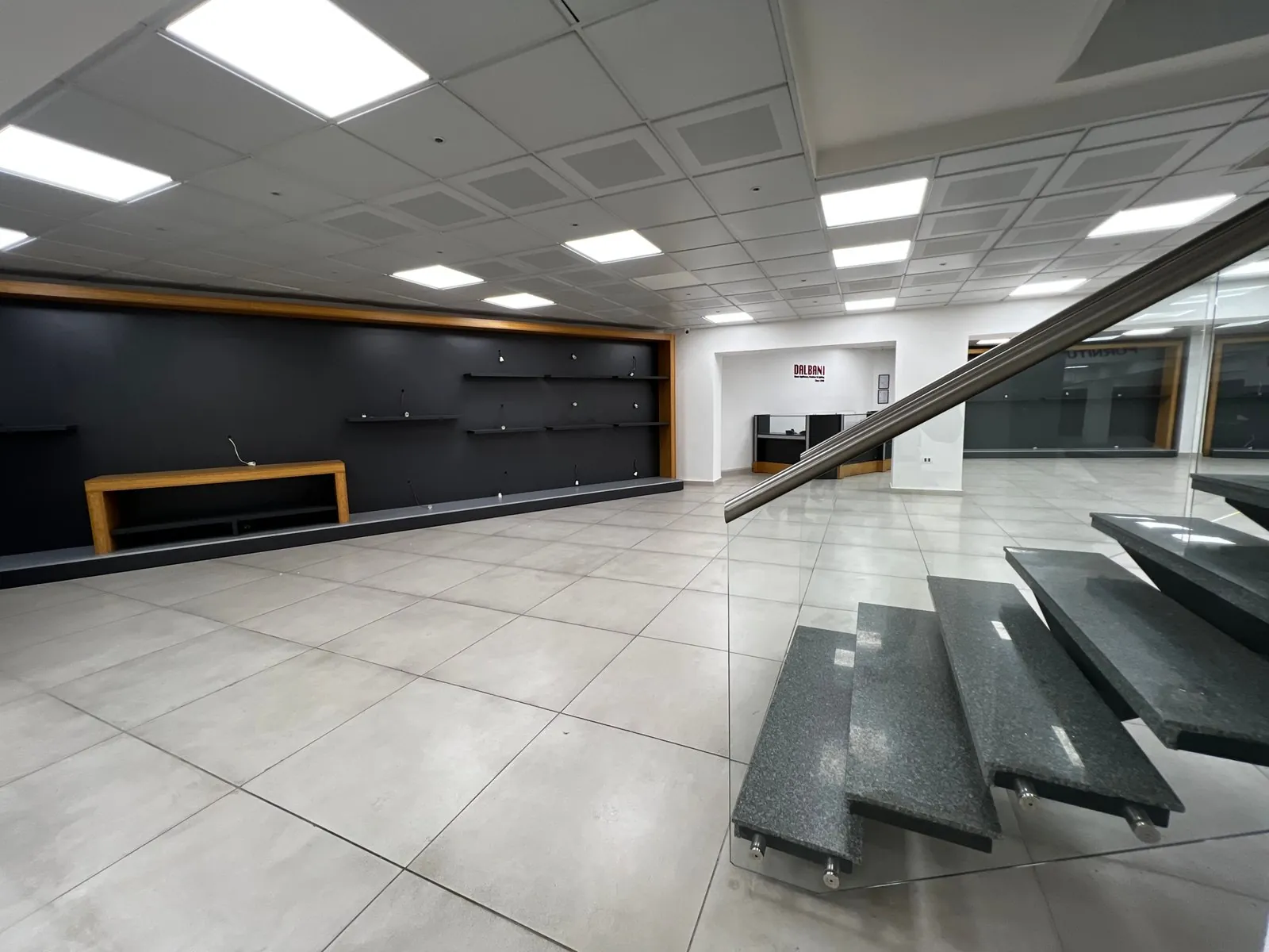 2,000 SQM Showroom for Rent – Dawra Highway — photo 2