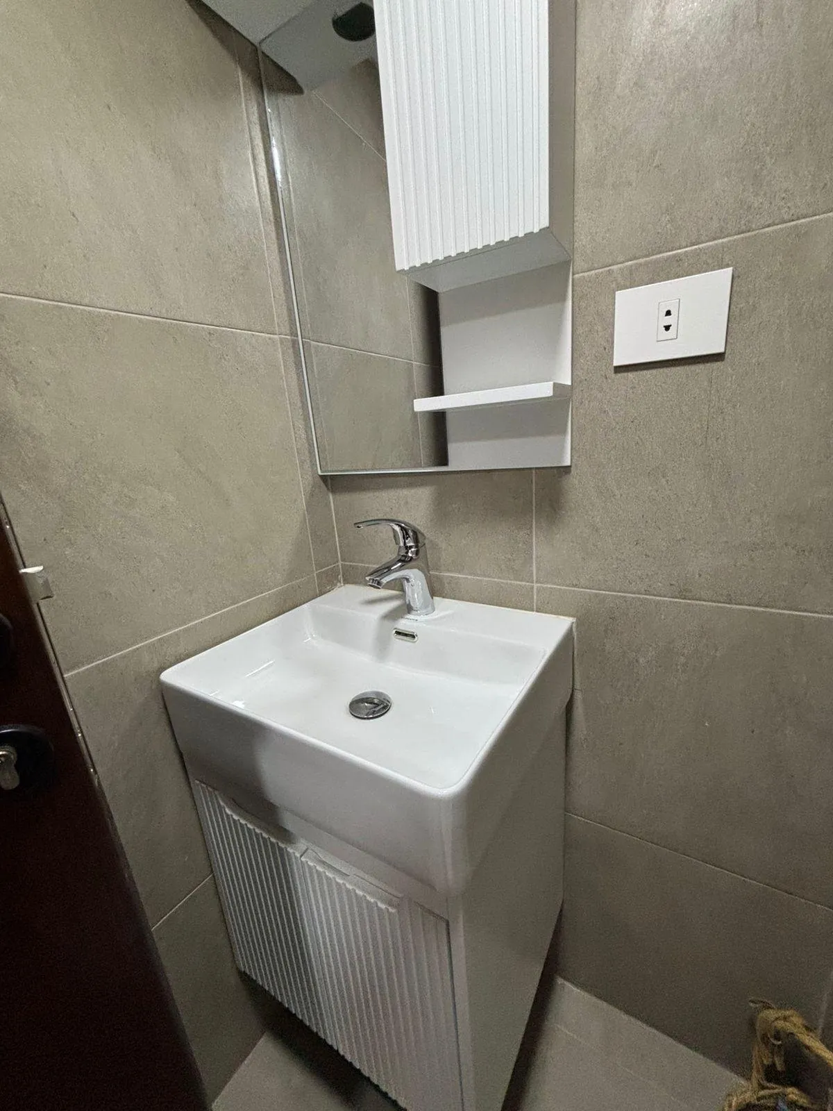 58 SQM Office for Rent – Elissar — الصورة 5
