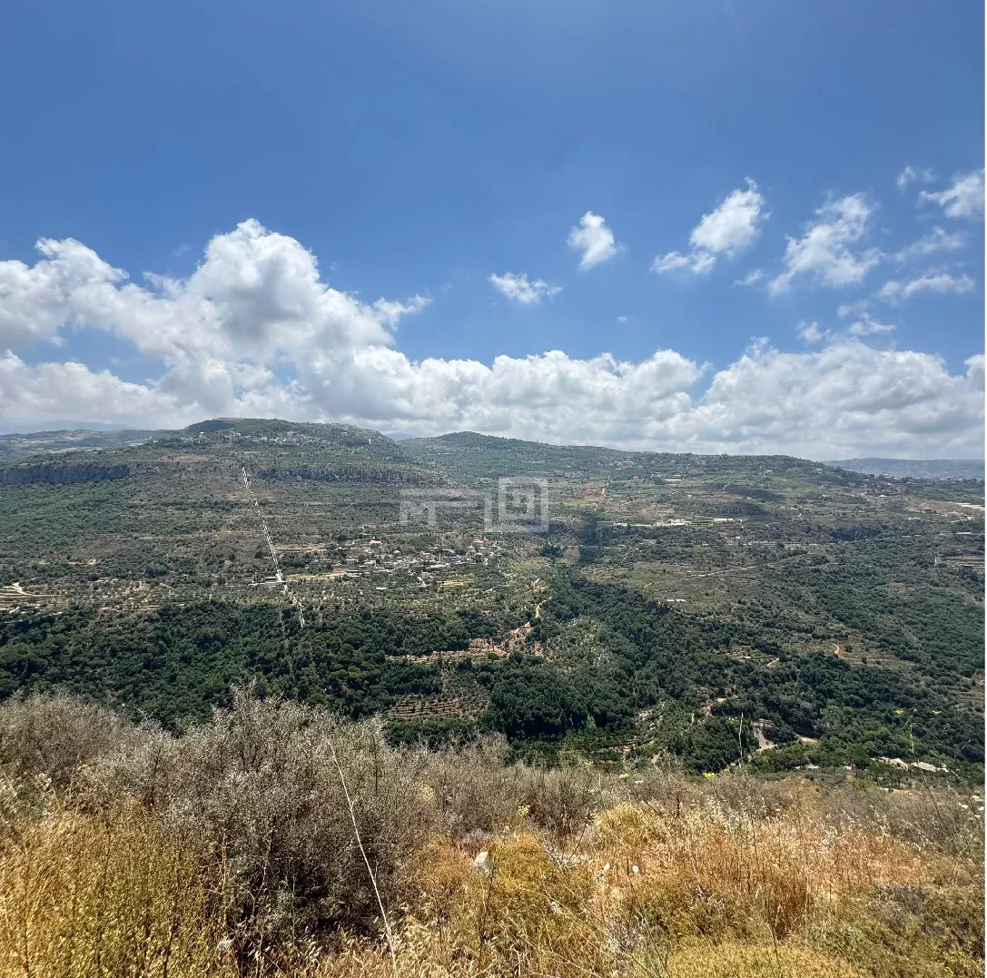 Land For Sale in Maasraiti / Aley