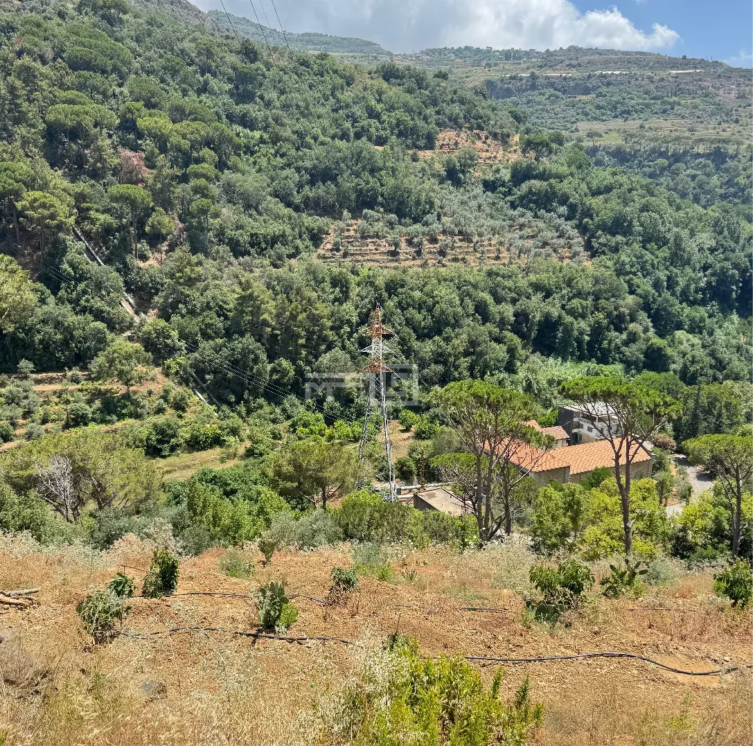 Land For Sale in Maasraiti / Aley