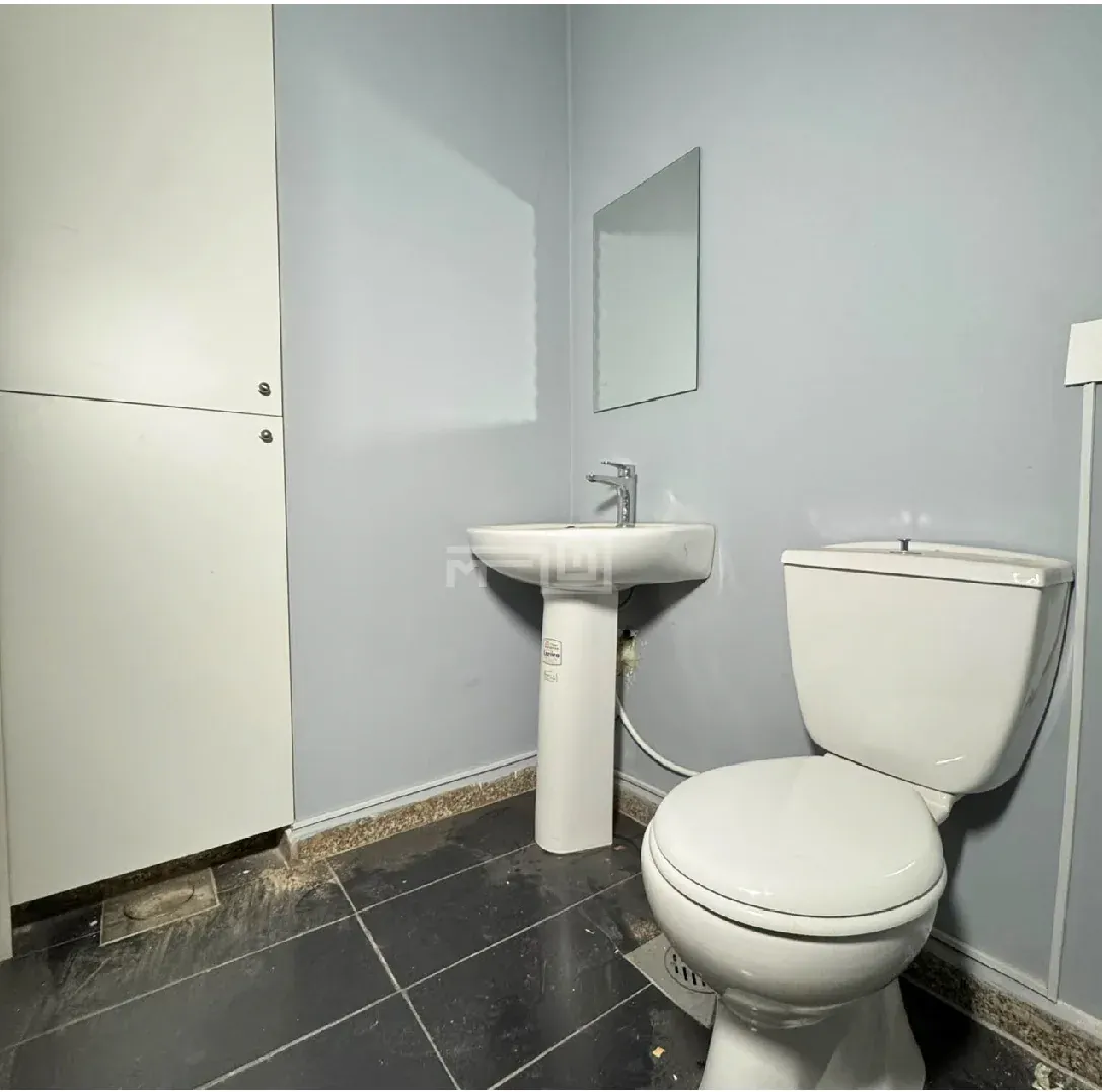 Prime Office For Sale in Zouk Mosbeh — الصورة 4