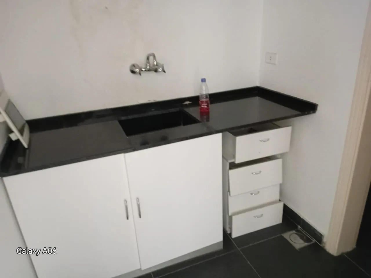 Office Space for Rent in Dekwaneh — الصورة 4