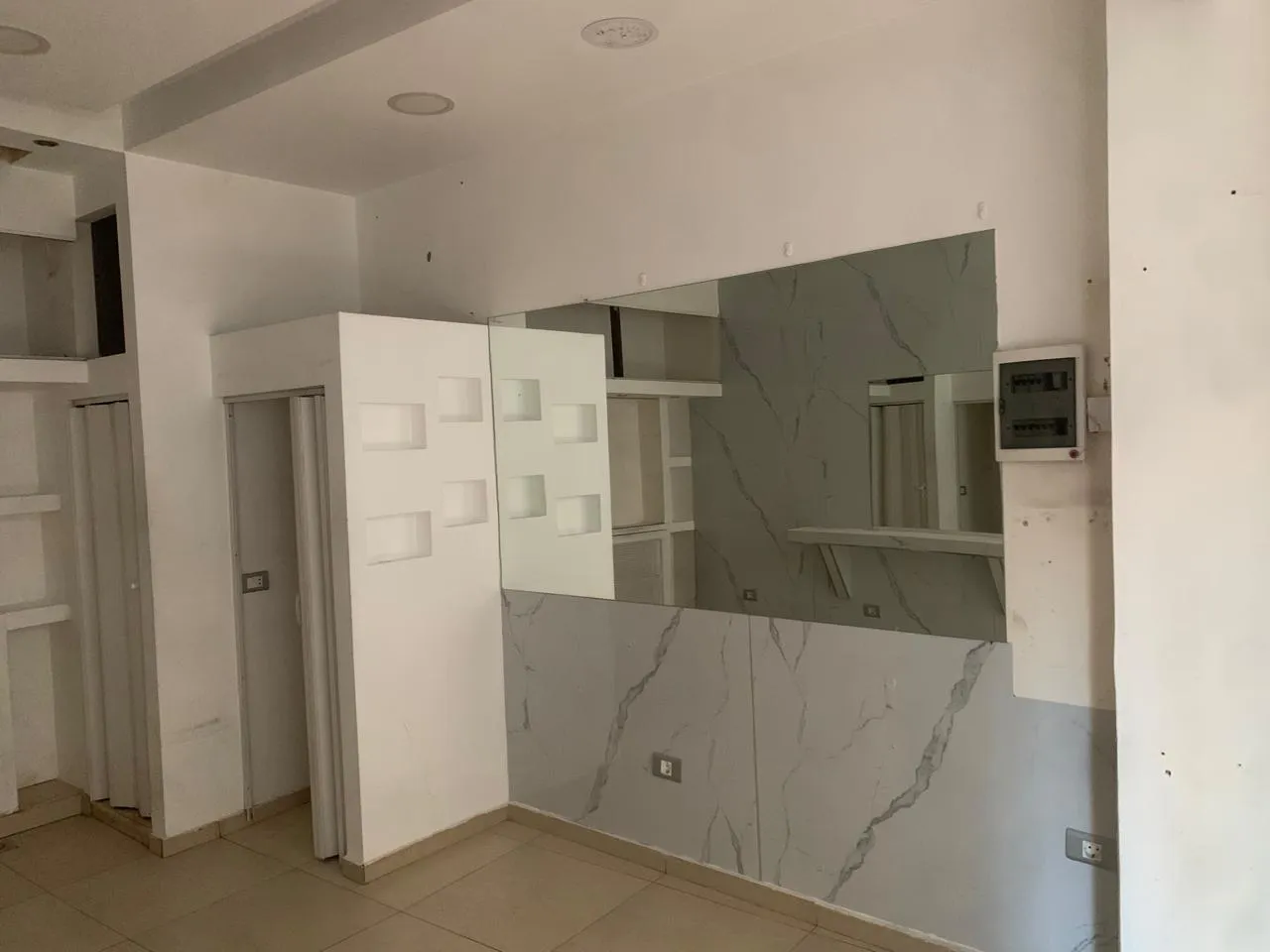 Shop for Rent in Achrafieh — الصورة 2