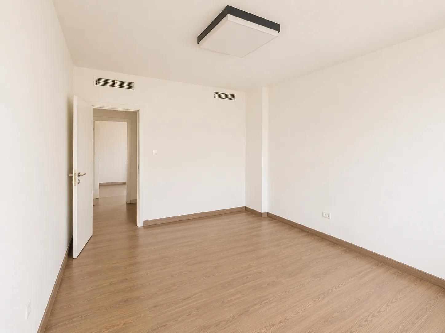 Office for rent in Badaro — الصورة 3