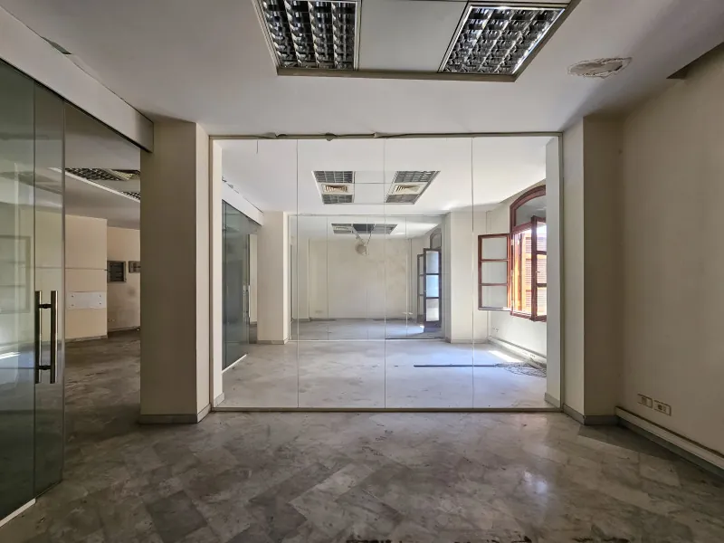 Office for Rent in Downtown - Nejmeh square — الصورة 2