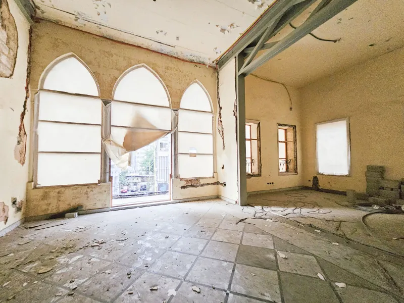 Building for Sale in Gemayze — الصورة 3