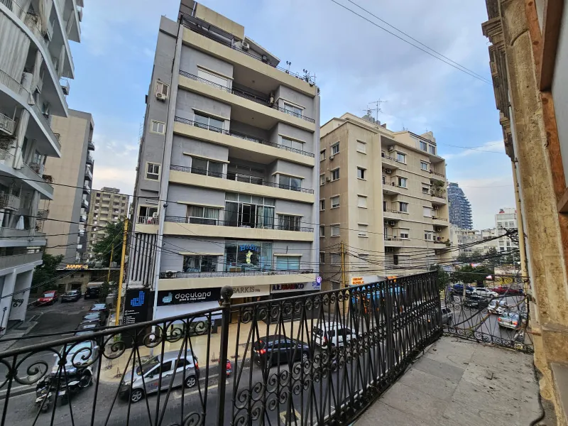 Building for Sale in Gemayze — الصورة 4