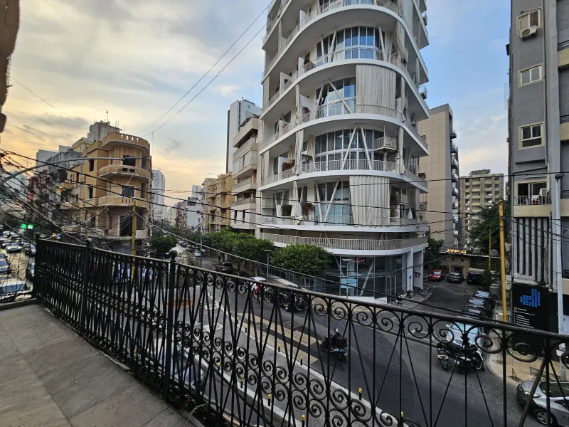 Building for Sale in Gemayze — الصورة 5