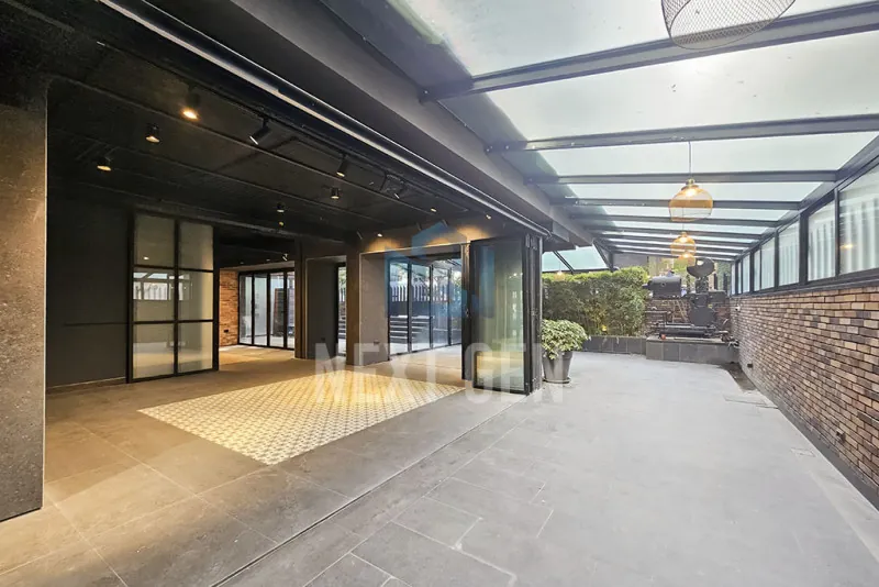 Retail space for Rent in Badaro — الصورة 2