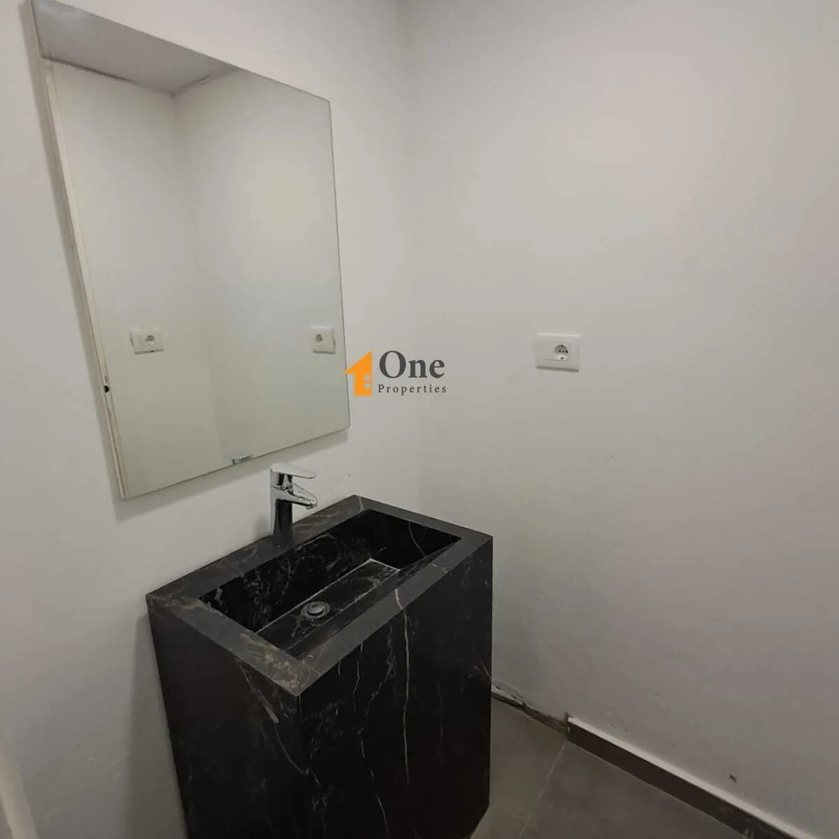 Shop / Office For Sale In Jbeil Kartboun — photo 2