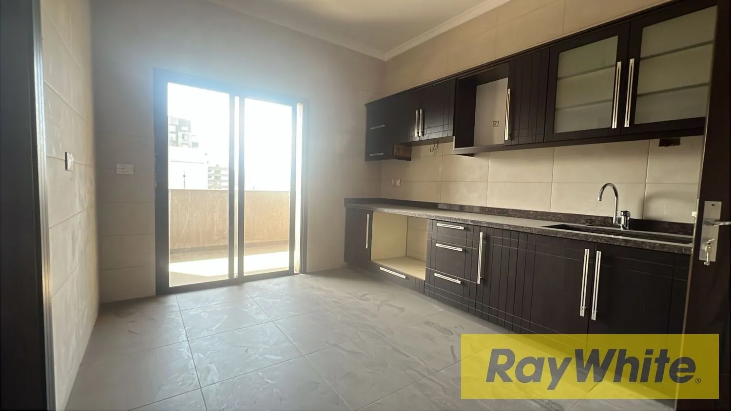 Apartment For Sale In Badaro — الصورة 5