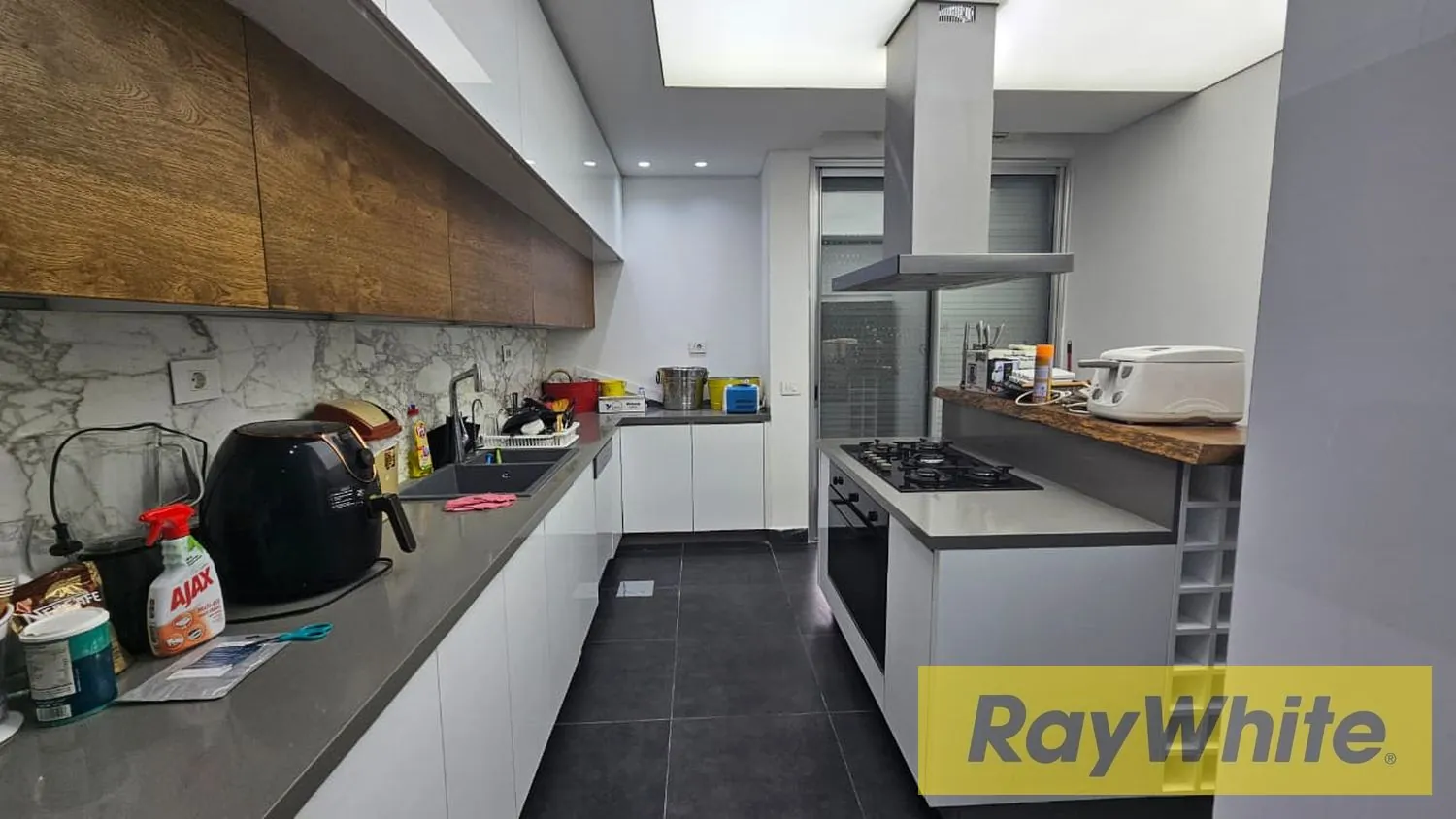Apartment For Sale In Hazmieh|garden|pool — الصورة 4