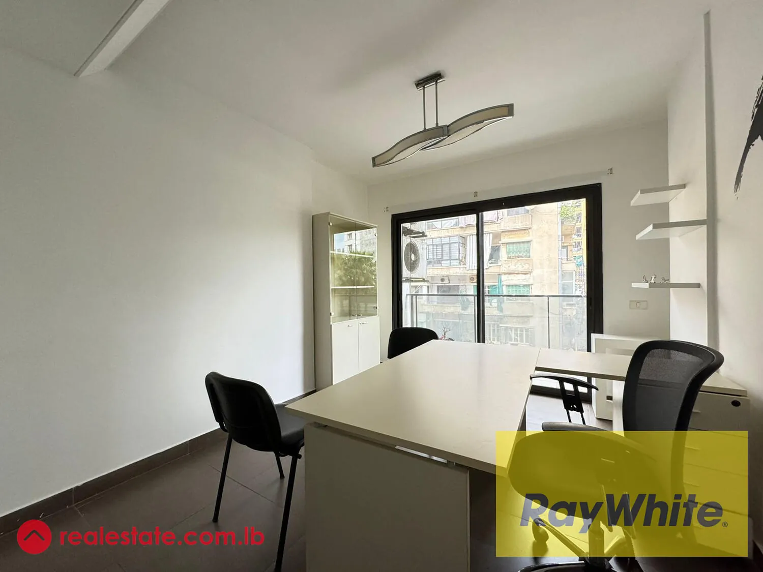 Office For Rent In Ain Mreisseh — الصورة 2