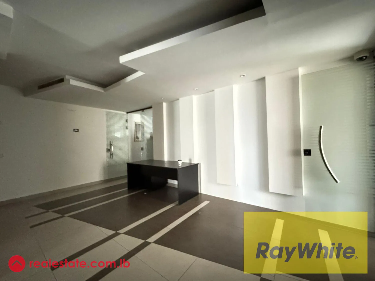 Office For Rent In Ain Mreisseh — الصورة 3