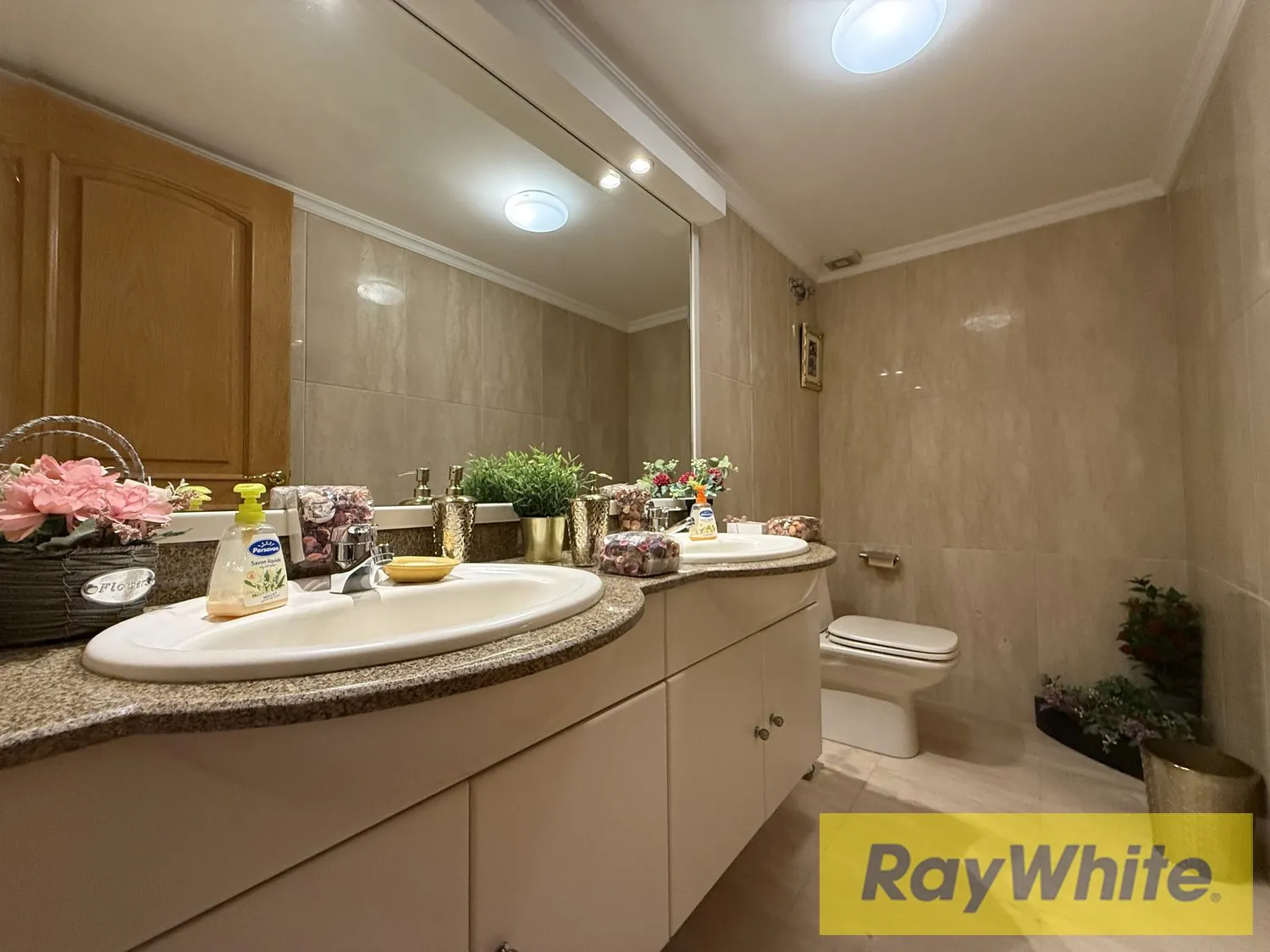 Luxurious Duplex For Rent In Sahel Alma — الصورة 3