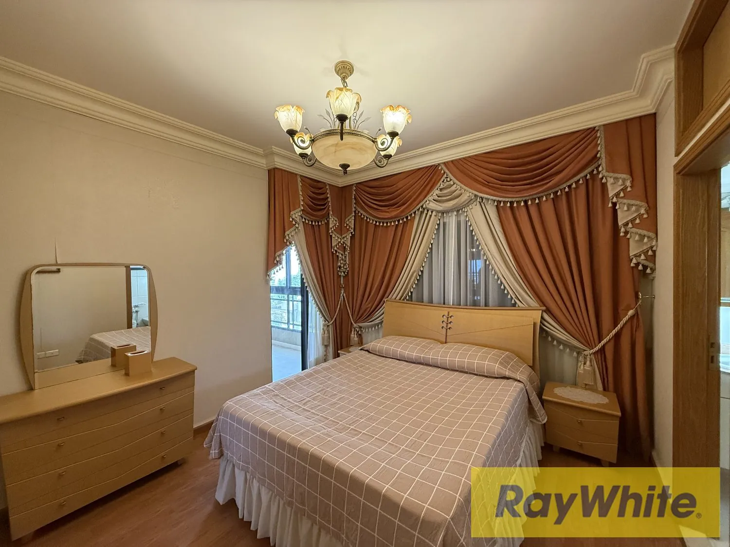 Luxurious Duplex For Rent In Sahel Alma — الصورة 5