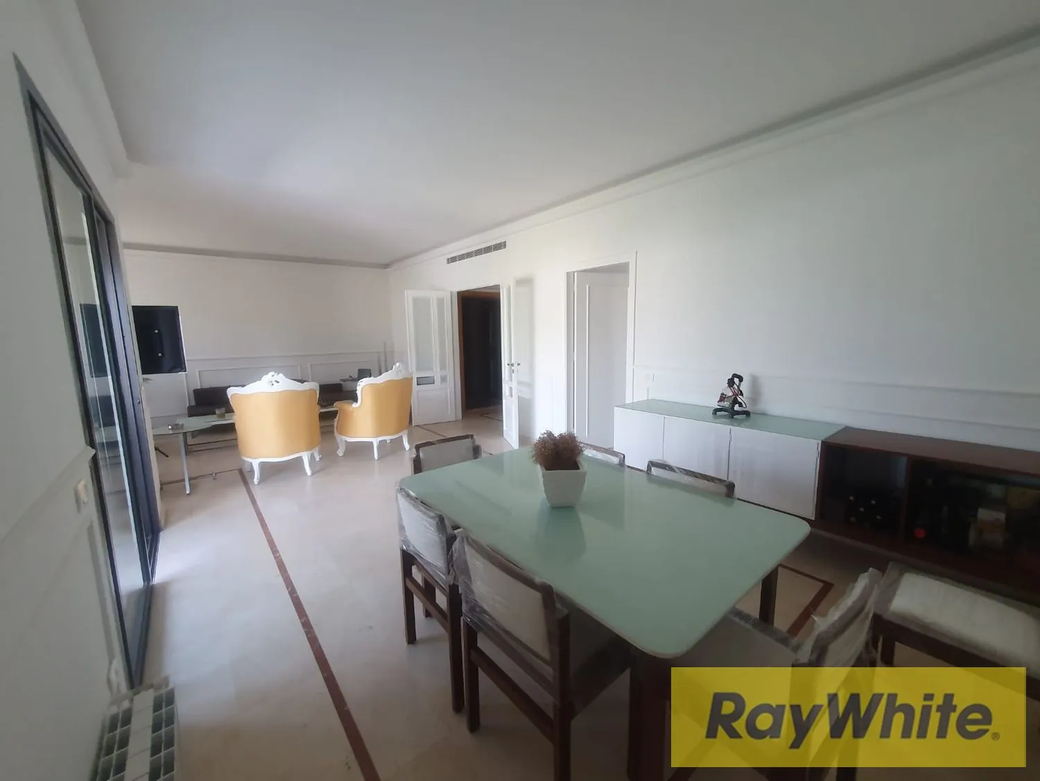 Luxurious Furnished Apartment For Rent In Yarzeh — الصورة 3