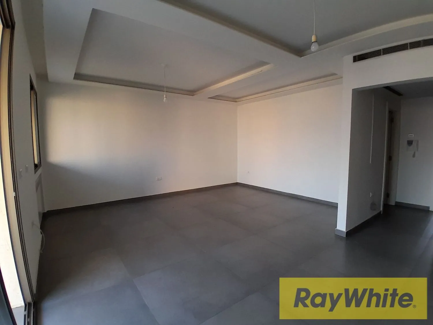 Spacious Apartment For Sale In Achrafieh – Fassouh — الصورة 2