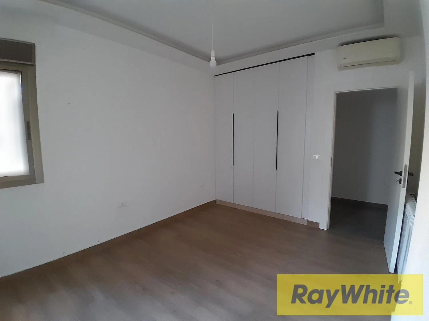 Spacious Apartment For Sale In Achrafieh – Fassouh — الصورة 5