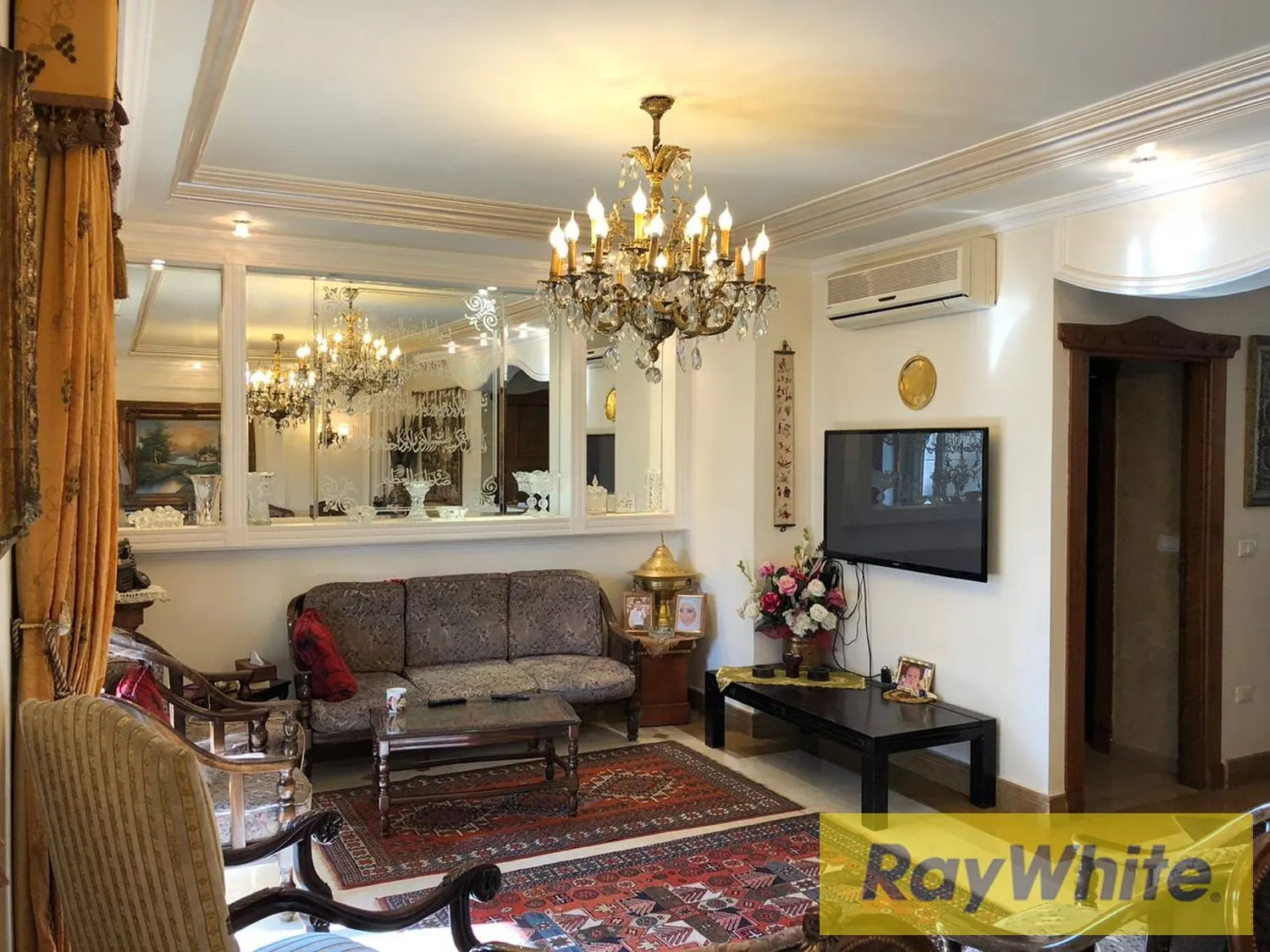 Furnished Apartment For Sale In Sanayeh — الصورة 3