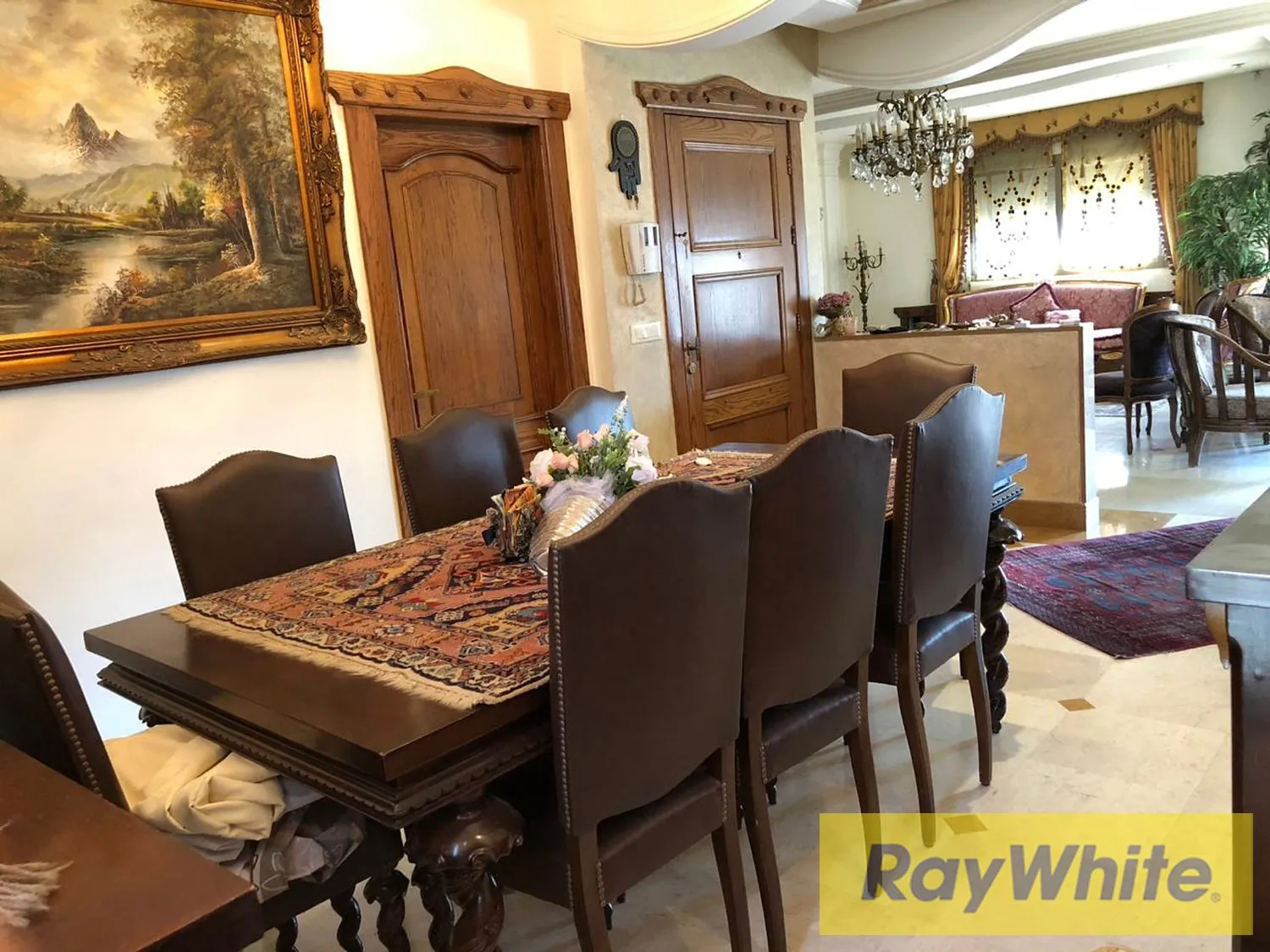 Furnished Apartment For Sale In Sanayeh — الصورة 4